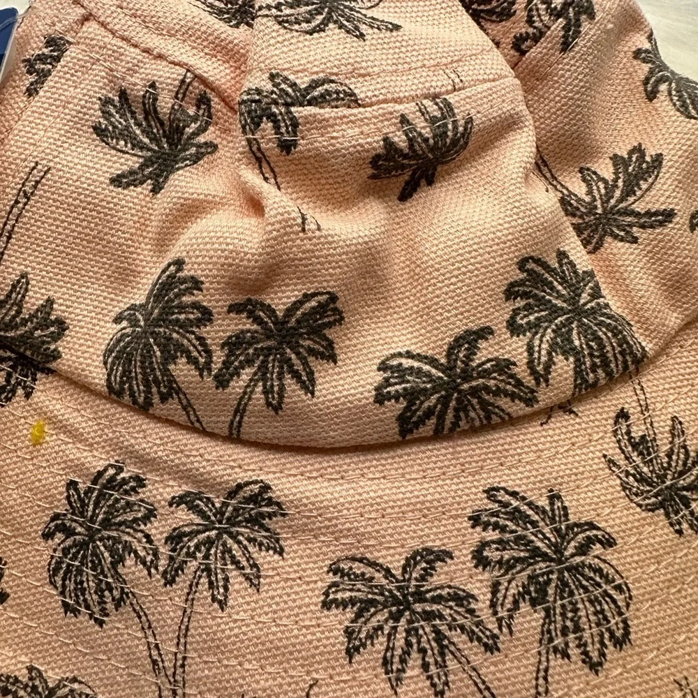 🩷5/$10 Top Paw Pink Bucket Hat with Palm Design